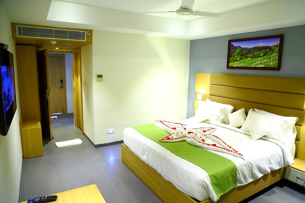 Abhayaa Hotel 维沙卡帕特南 外观 照片
