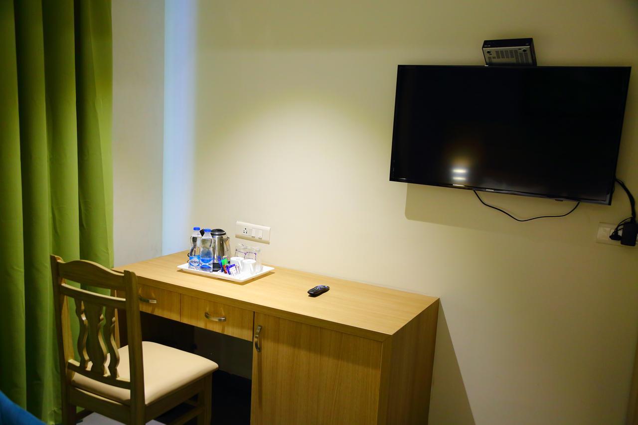 Abhayaa Hotel 维沙卡帕特南 外观 照片